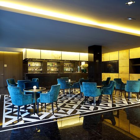 Aurea Washington Irving By Eurostars Hotel Company Гранада Экстерьер фото The bar at the 1001 lounge