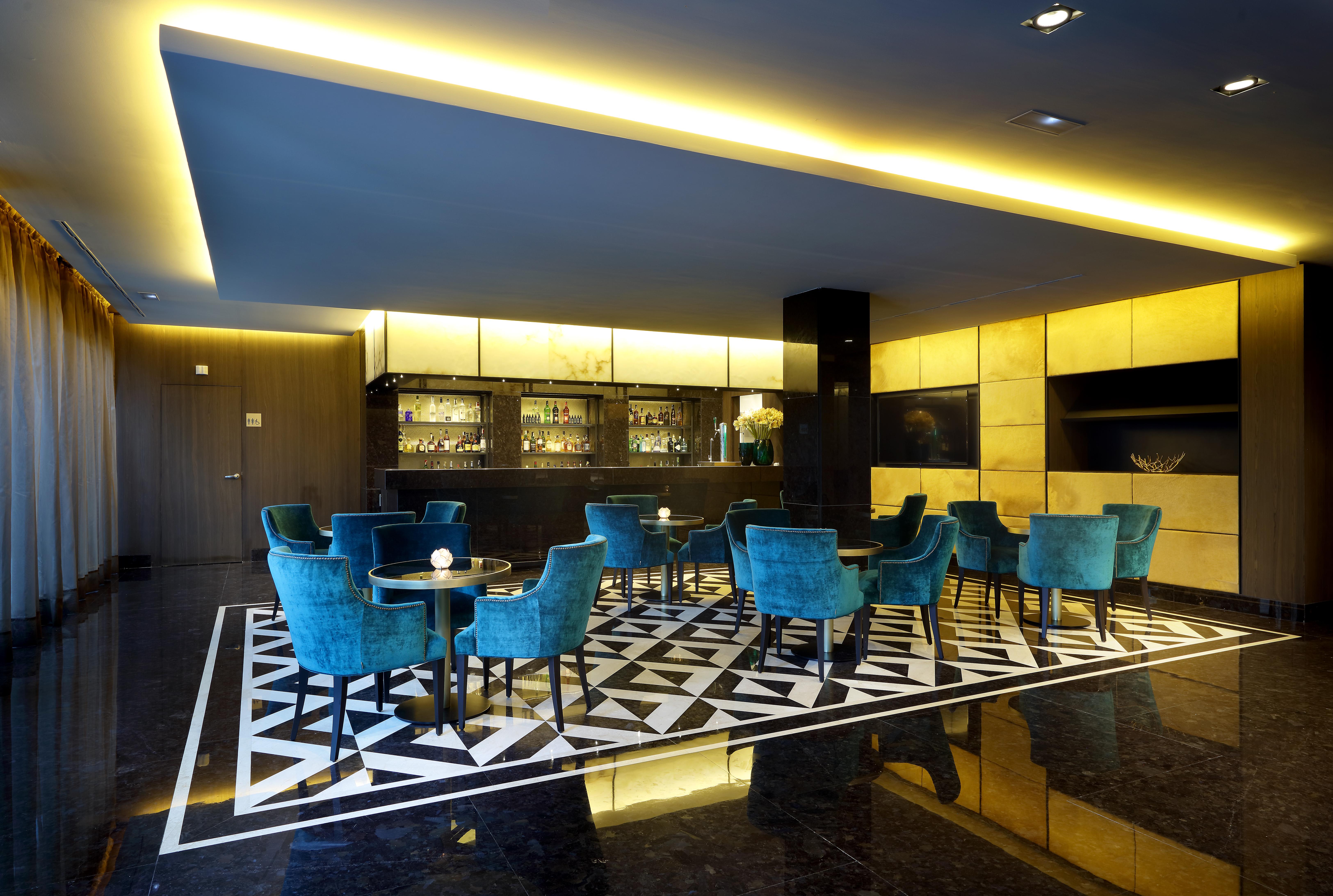 Aurea Washington Irving By Eurostars Hotel Company Гранада Экстерьер фото The bar at the 1001 lounge