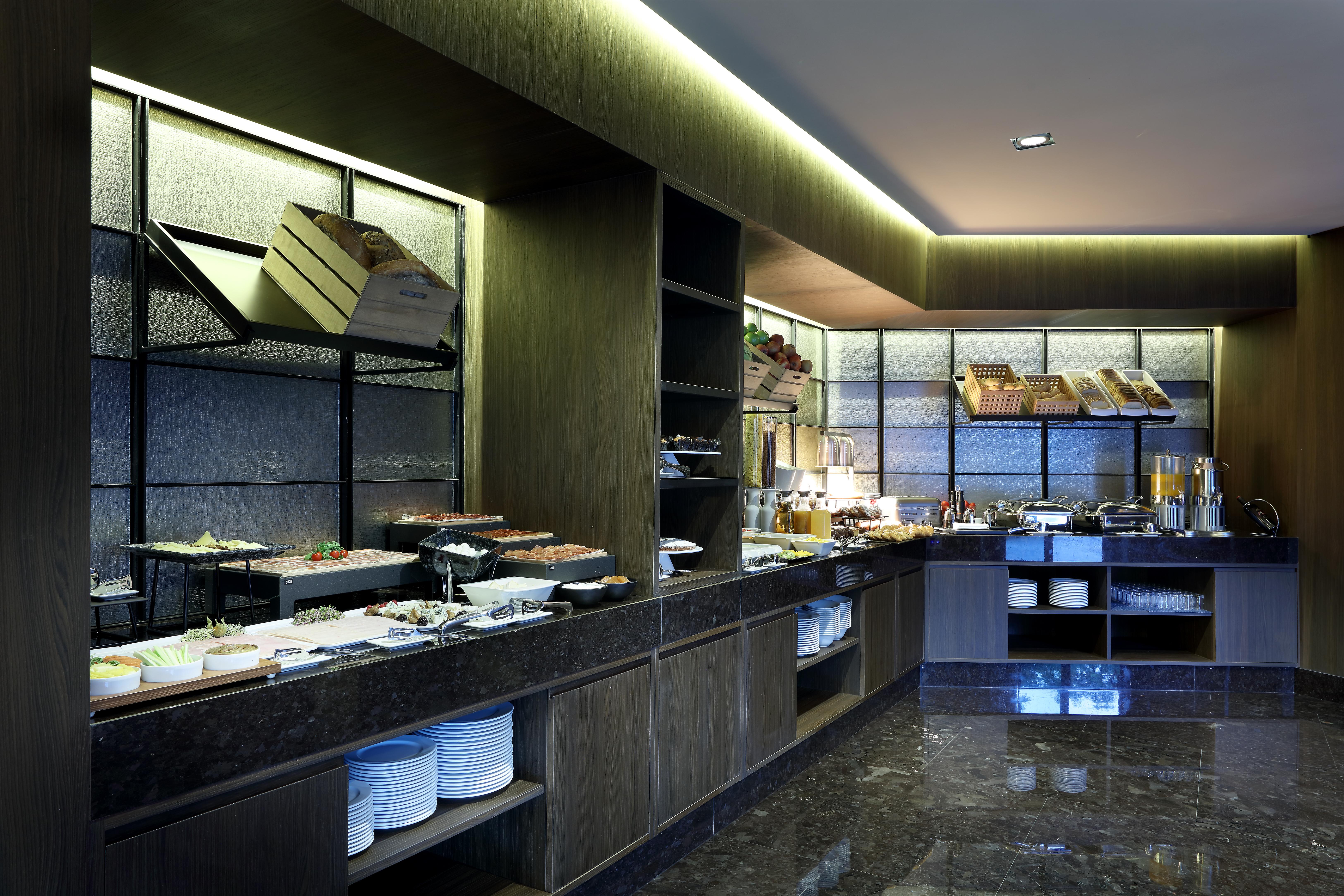 Aurea Washington Irving By Eurostars Hotel Company Гранада Экстерьер фото The buffet at the lounge