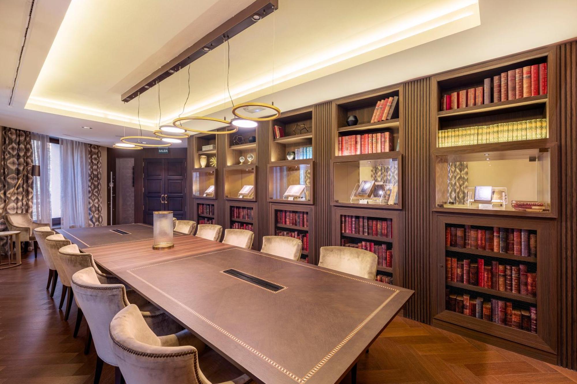 Aurea Washington Irving By Eurostars Hotel Company Гранада Экстерьер фото The library at the London residence