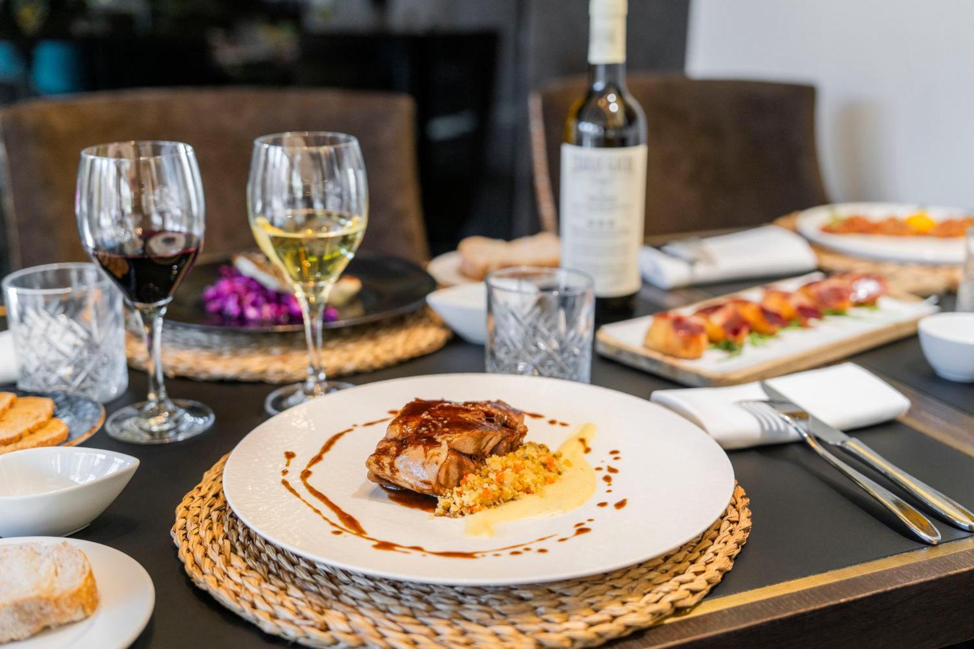 Aurea Washington Irving By Eurostars Hotel Company Гранада Экстерьер фото A meal at the restaurant