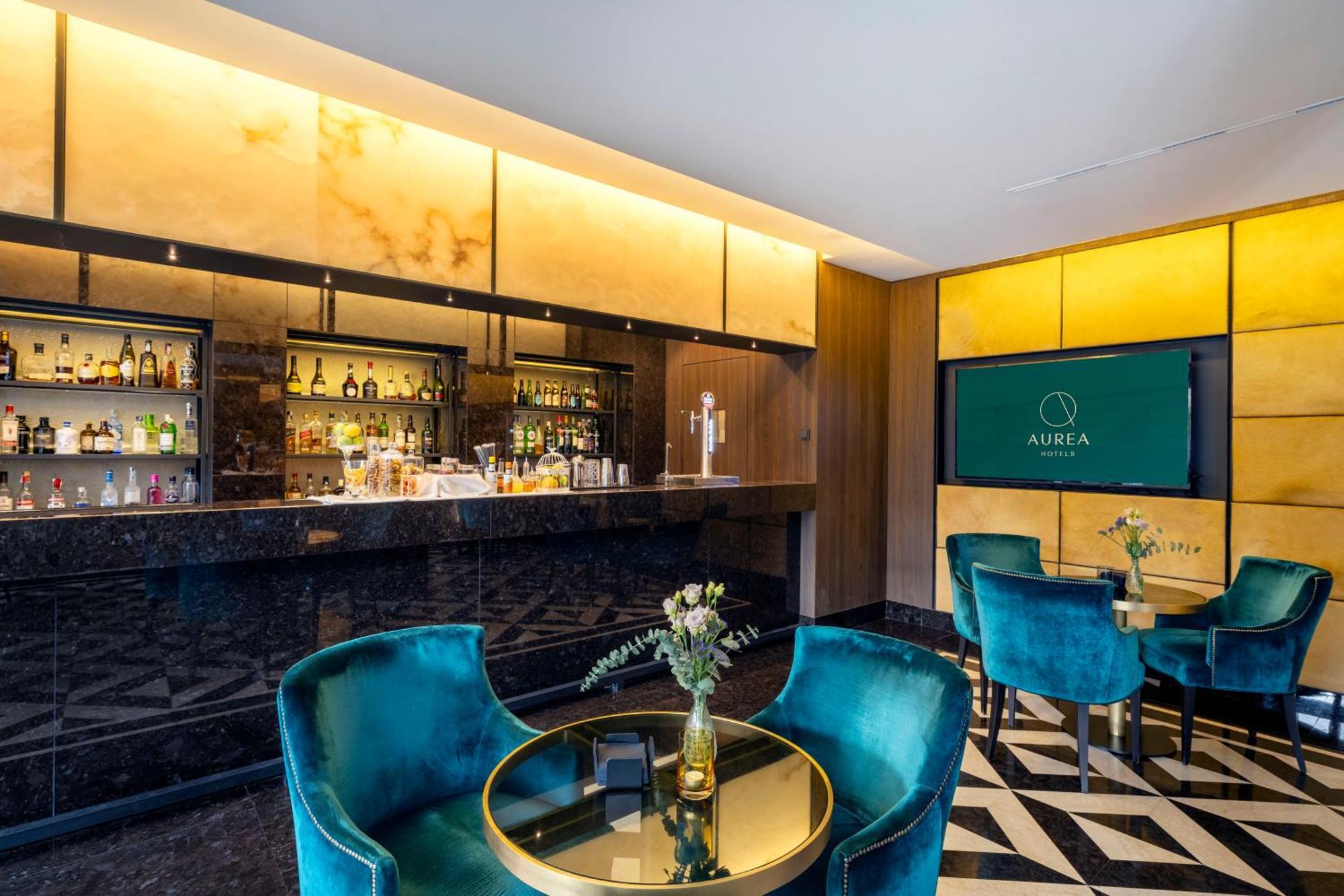 Aurea Washington Irving By Eurostars Hotel Company Гранада Экстерьер фото The bar at the ABAR lounge