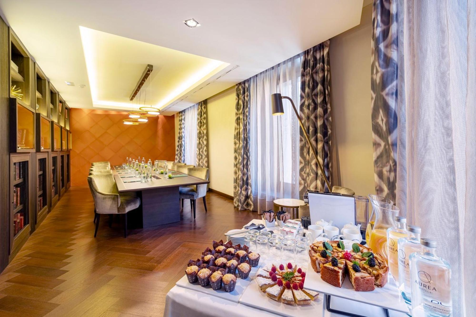 Aurea Washington Irving By Eurostars Hotel Company Гранада Экстерьер фото The Club at London Heathrow Airport