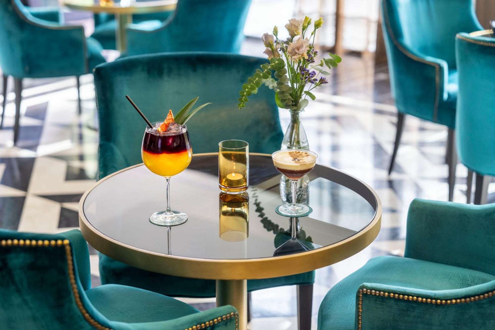 Aurea Washington Irving By Eurostars Hotel Company Гранада Экстерьер фото The Lounge at London Heathrow Airport